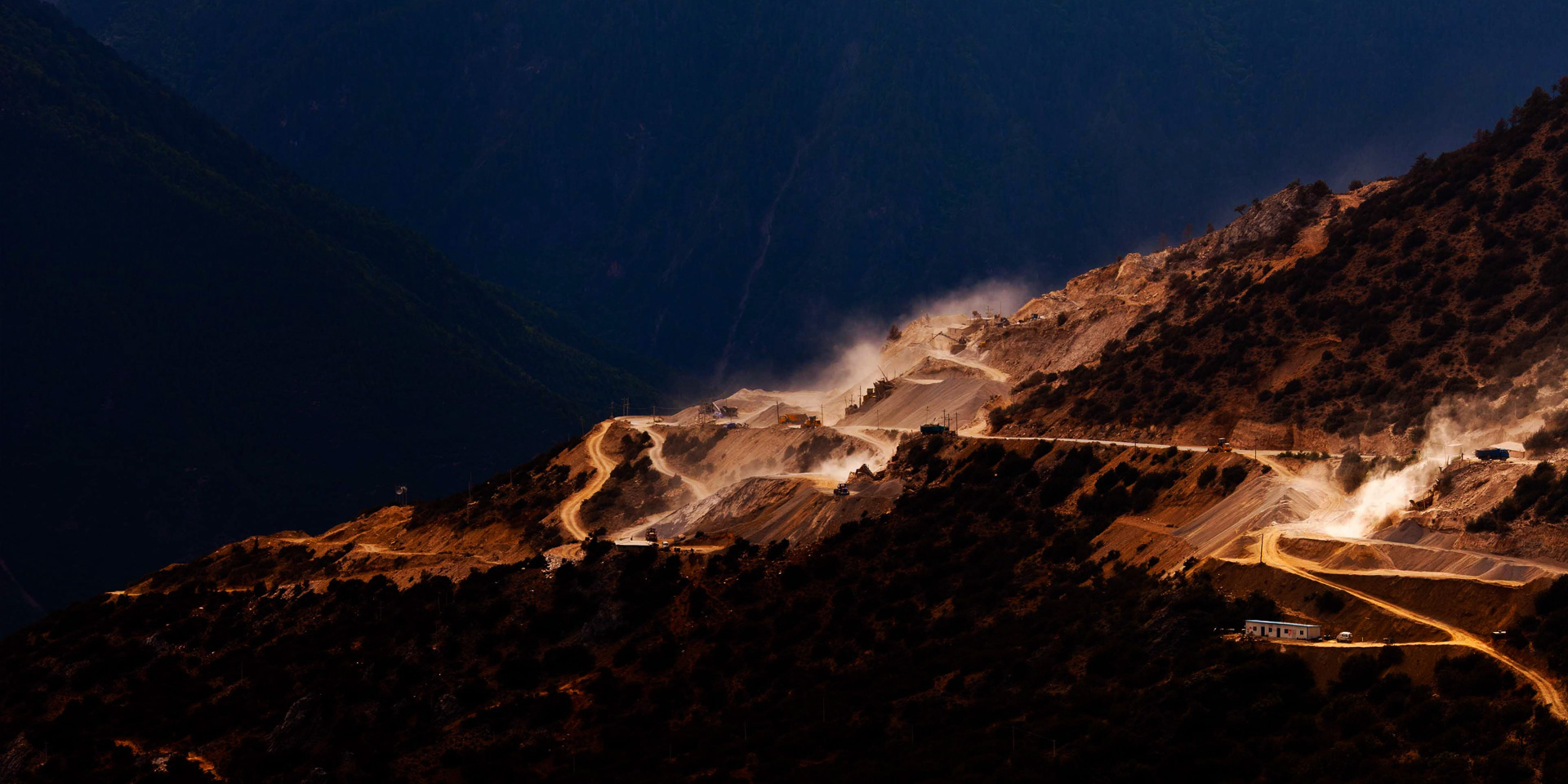 共謀發展，共同努力，共享成果，共鑄輝煌